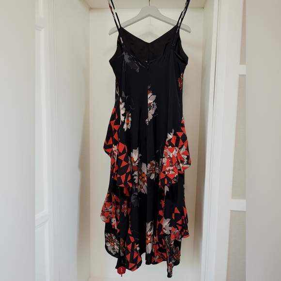 Joie NWT Size 0 Black & Red Spaghetti Strap
V-Neck Layered Party Dress (0598) - Picture 4 of 13
